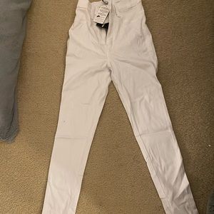 White skinny jeans